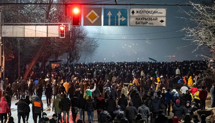 Hep Türkiye'deki yandaş medya yapacak değil ya! İşte bu da BBC'nin Kazakistan'daki iki yüzlü yayını