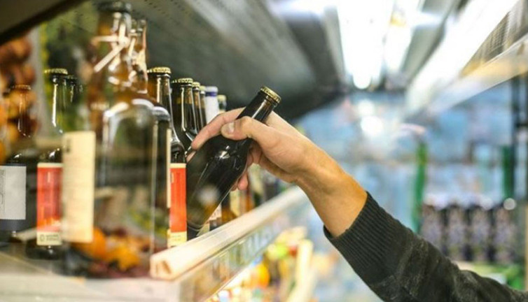 Uzmanlar tehlike diyerek harekete geçti. Alkol şişelerinde yeniliğe gidilecek mi