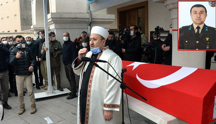 Şehit kardeşinin cenaze namazını kıldırdı. Bir ağabeyin en zor görevi
