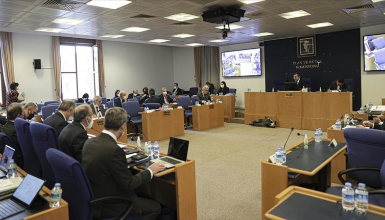 Bakan Nureddin Nebati'nin yardımcısı yeni mevduat için dua istedi. Diyanet İşleri Başkanlığı haram demişti