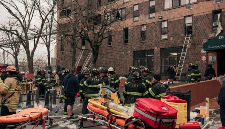 New York'ta apartmanda büyük yangın: En az 19 ölü. Çok sayıda yaralı var