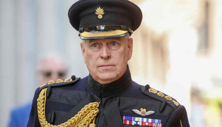 Cinsel istismarla suçlanıyordu. Tüm ünvanları elinden alındı