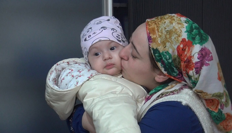 7 aylık bebeğini 5 ay sonra görebildi