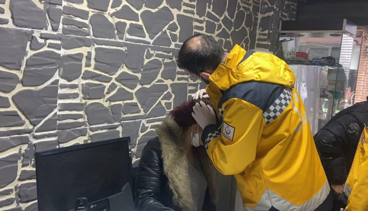 Fırtına Zonguldak'ta 2 kadını yaraladı