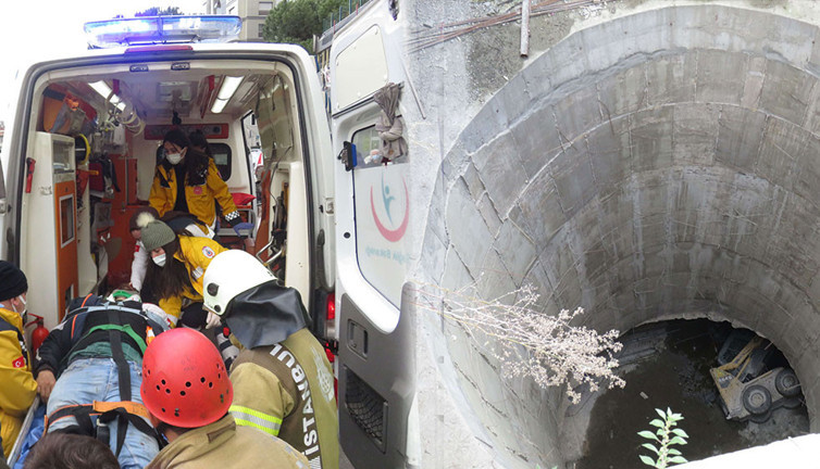 Metro inşaatında feci kaza! İş makinesiyle 25 metreden uçtu…