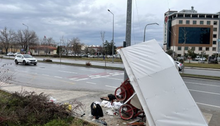 61 yaşındaki simitçiyi ölüm, ekmek teknesinin başında yakaladı