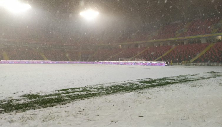 Kalyon Stadı'ndan gelen son fotoğraf şok etti. Gaziantep FK Yeni Malatyaspor oynanabilecek mi