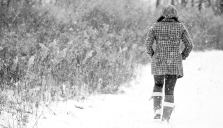 Uzman isimden kritik uyarı: İşte karlı ve buzlu yolda düşmeden yürümenin formülü