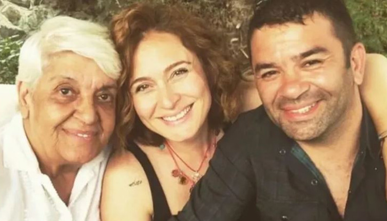 Ünlü oyuncunun acı günü! Acı haberi Ceyda Düvenci duyurdu