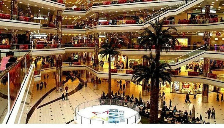 AVM'lere kar kapanması