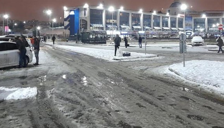 İstanbul'da şehirlerarası otobüsleri çıkış kısıtlaması uzatıldı