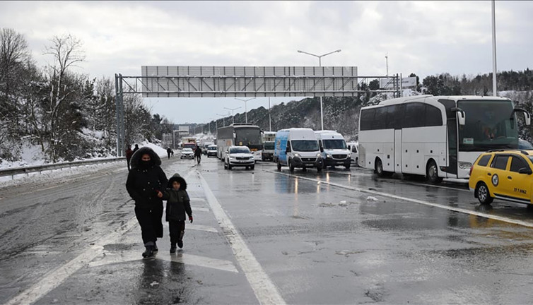 Trakya ve Anadolu'dan İstanbul'a araç girişi başladı