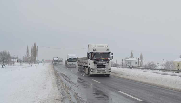 Aksaray- Ankara kara yolu 16 saat sonra ulaşıma açıldı