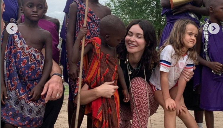 Volkan Demirel'in eşi Zeynep Demirel, kızlarıyla Afrika'ya gitti.