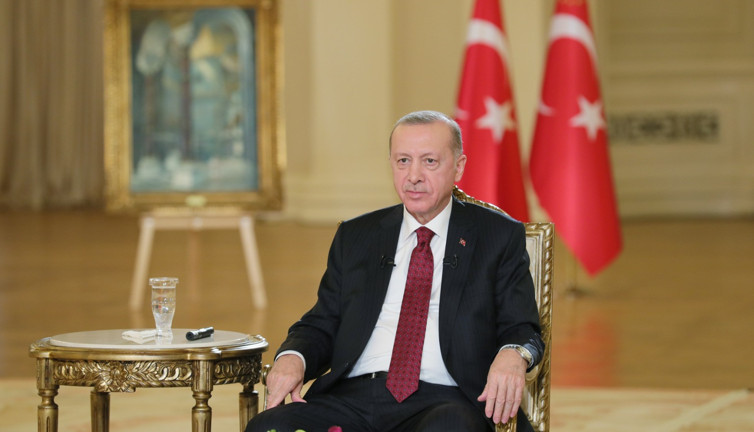 Son dakika... Cumhurbaşkanı Erdoğan canlı yayında gazetecilerin sorularını yanıtladı