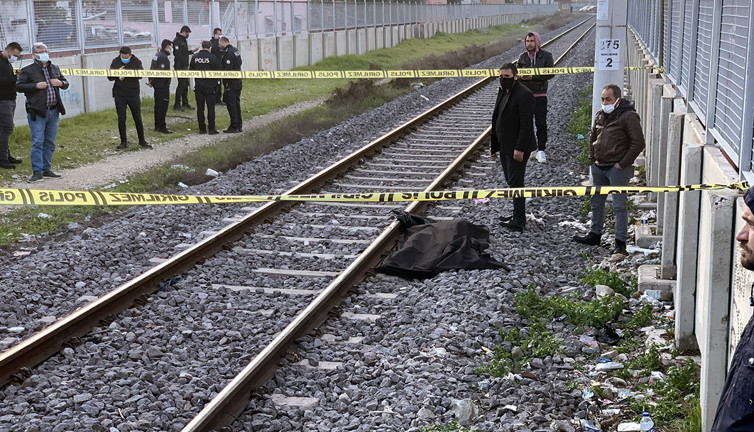 Lokomotifin çarptığı yaya hayatını kaybetti