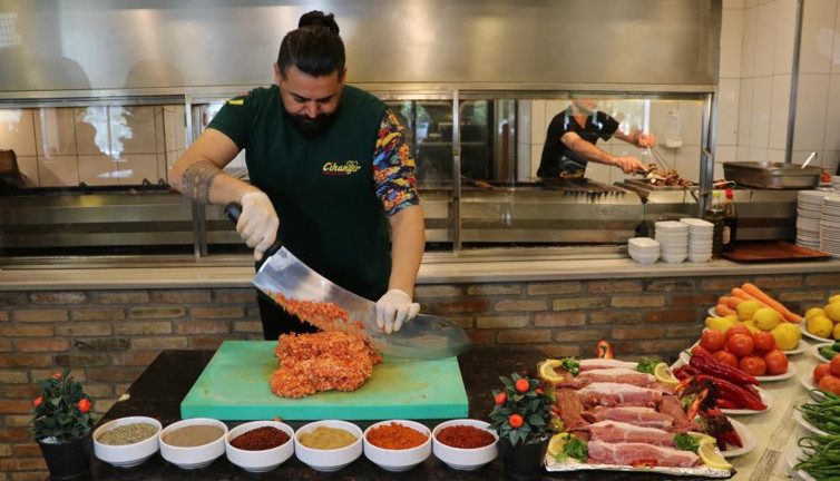Öyle bir kebap yaptı ki sipariş patlaması yaşıyor