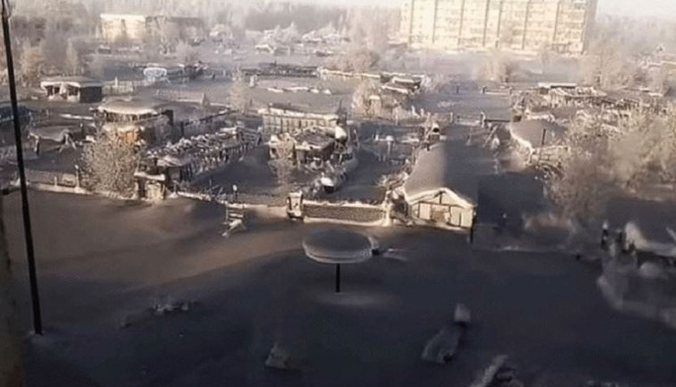 Rusya'da siyah kar yağdı