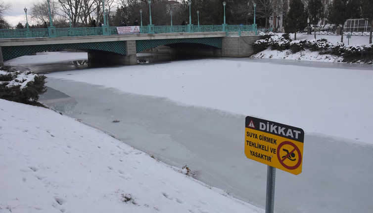 Eskişehir Porsuk Çayı’nda ‘buz’ alarmı! Anons yapılıyor...