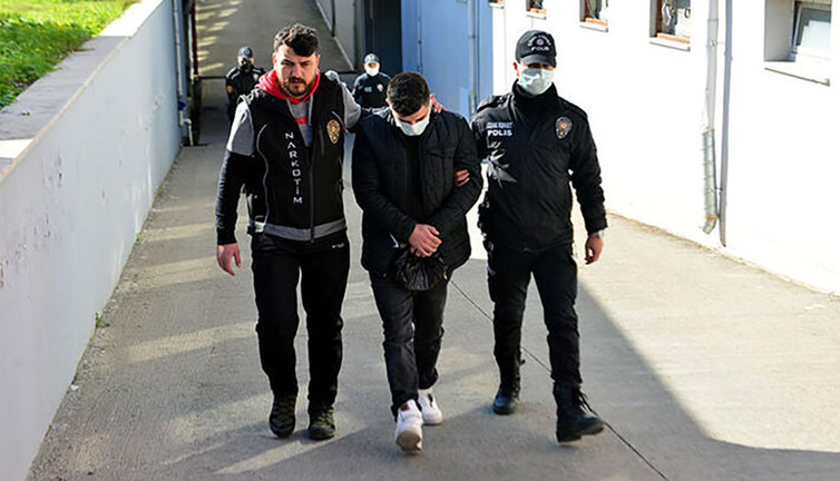 Adana’daki evinden bonzai ve eroin çıktı! Polisteki ifadesi şaşkına çevirdi