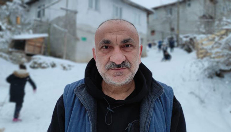 Bir alkış da köy muhtarına! Engelli kız hayatında ilk defa kızakla kaydı