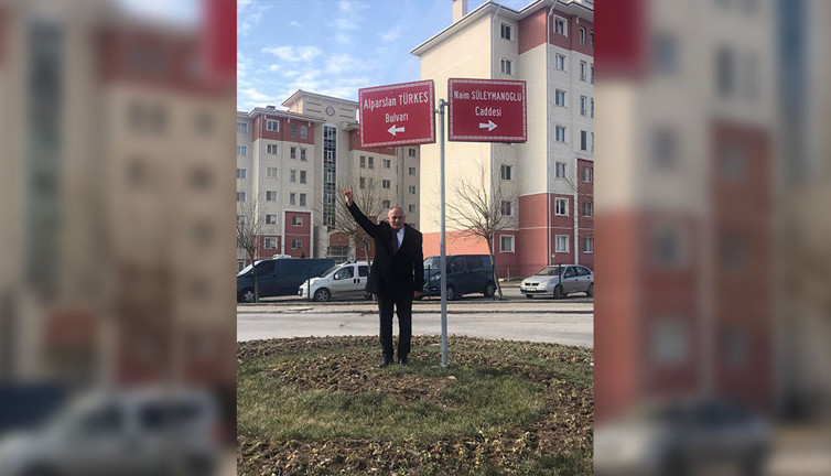 İYİ Parti teklif etti, CHP'li belediye kabul etti. Alparslan Türkeş'e vefa