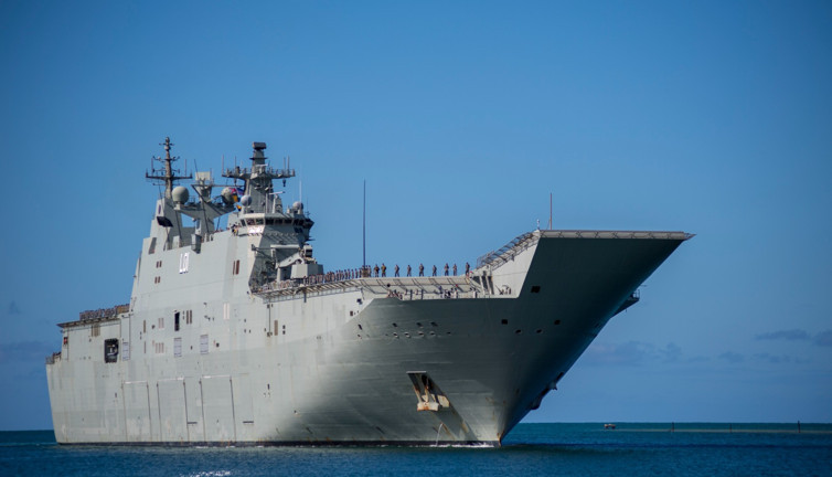 Avustralya’nın en büyük savaş gemisi 'HMAS Adelaide' arızalandı