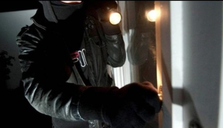 Bir gecede 8 işyerini soyup kayıplara karıştı