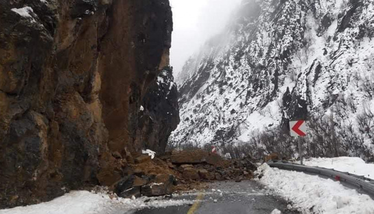 Sürücülerin dikkatine! Taşıt yolu trafiğe kapatıldı