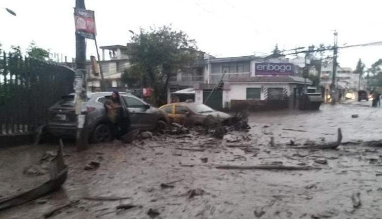 Çamur dalgası insanları yuttu