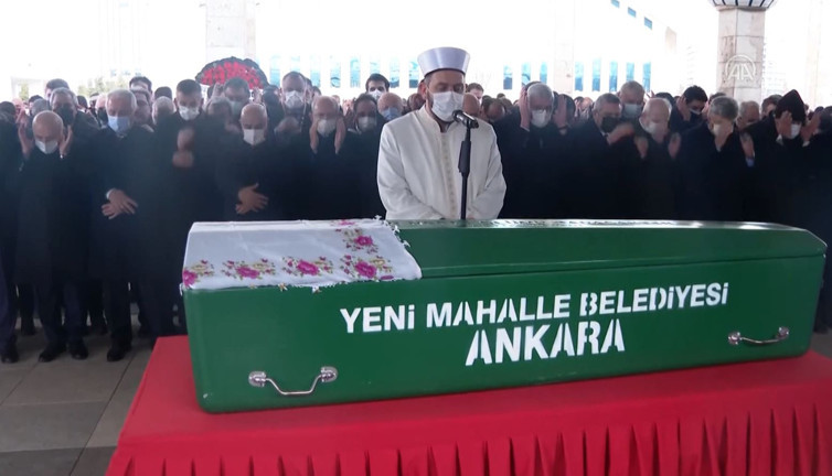 İYİ Partili Uğur Poyraz'ın annesi son yolculuğuna uğurlandı