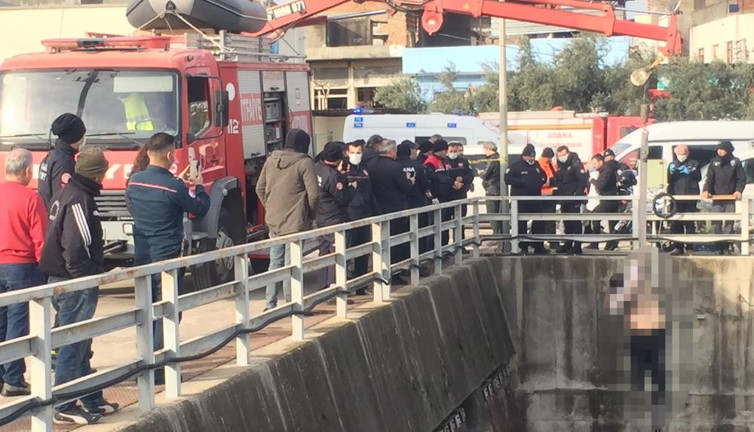 Nehirdeki ceset vinçle çıkartıldı