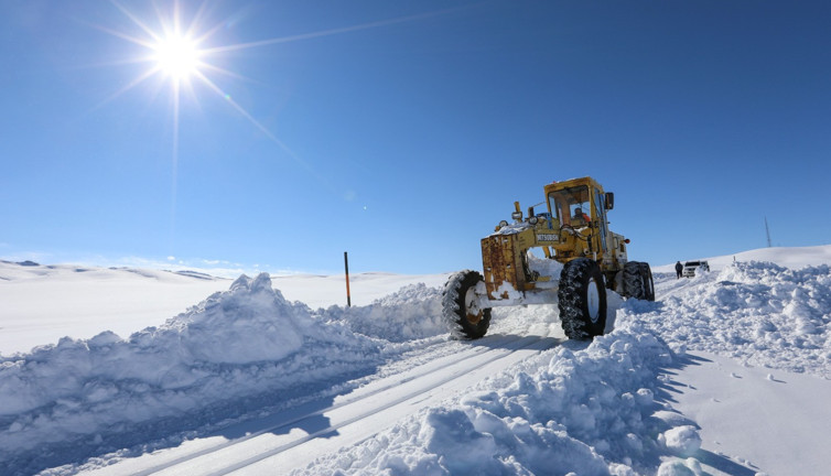 Van'da 185 yerleşim yeri ulaşıma kapandı!