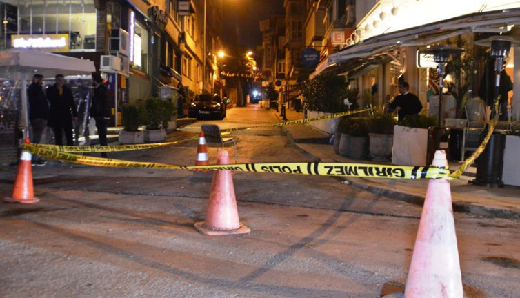 3 kişi kurşunlandı şarkıcı Teoman ölümden döndü