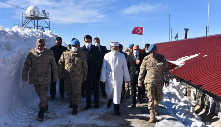Diyanet İşleri Başkanı Ali Erbaş üs bölgesini denetledi