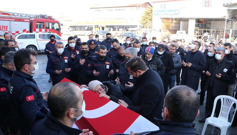 İtfaiye eri 189 günlük yaşam mücadelesini kaybetti
