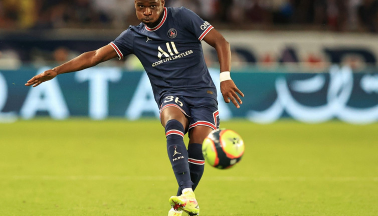 Galatasaray PSG'nin yıldızını getiriyor