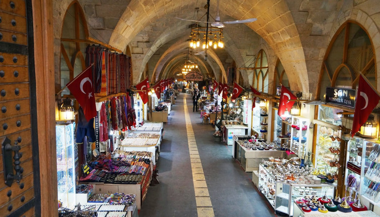 Yüksek elektrik faturalarına isyan ettiler