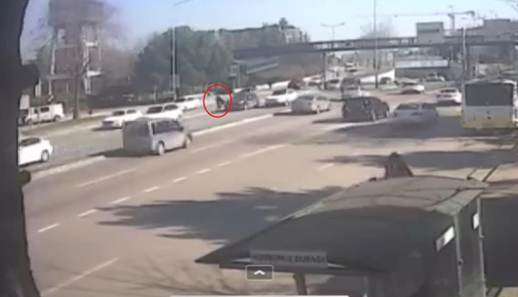 Üst geçidi kullanmayan 2 maganda 9 araçlı kazaya neden oldu