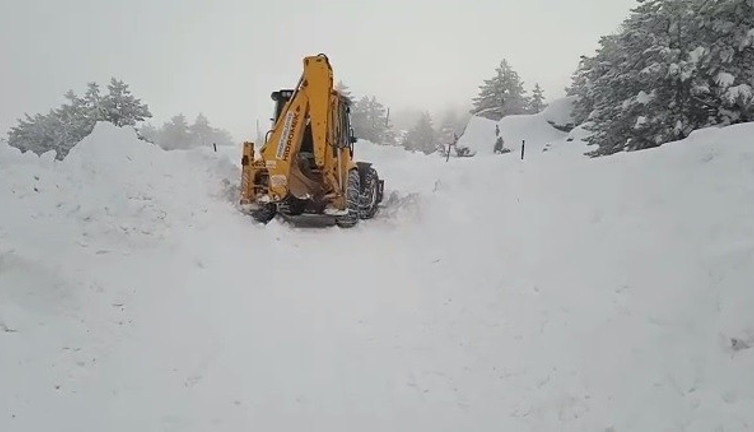 17 asker ile 4 belediye işçi kurtarıldı. 20 saatlik kar esareti bitti
