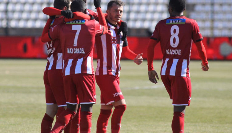 Aytunç Akın, Bandırmaspor - Sivasspor maçının kırılma anının kahramanını yazdı! Nasıl böyle bir hata yapabiliyor anlayamıyorum