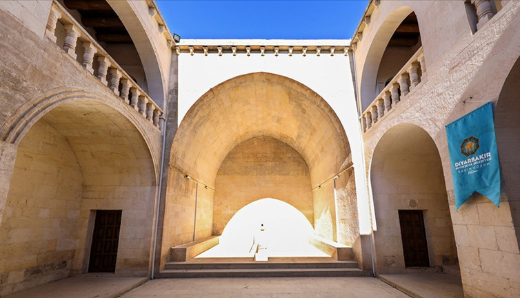 Diyarbakır'daki Hatuniye Medresesi öğrencilerin eğitim yuvası oldu