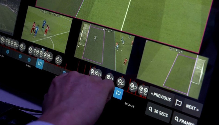 FIFA'dan ofsayt tartışmalarını tarihe gömecek teknoloji! 2023 itibarıyla tüm liglerde olacak