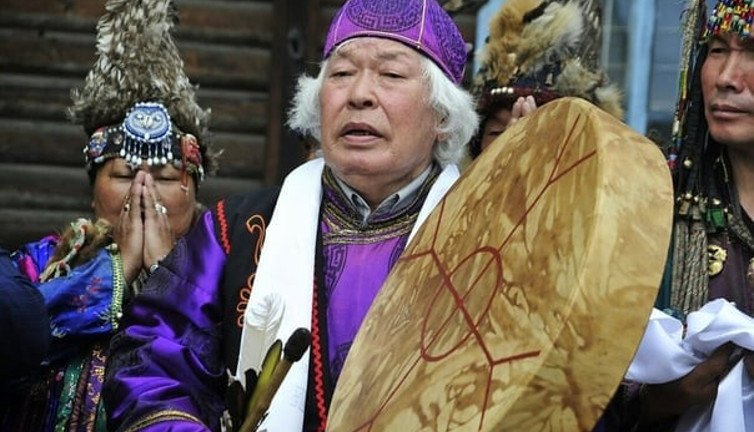 En büyük Şaman Monguş Kenin-Lopsan vefat etti. Türk dünyasının başı sağ olsun