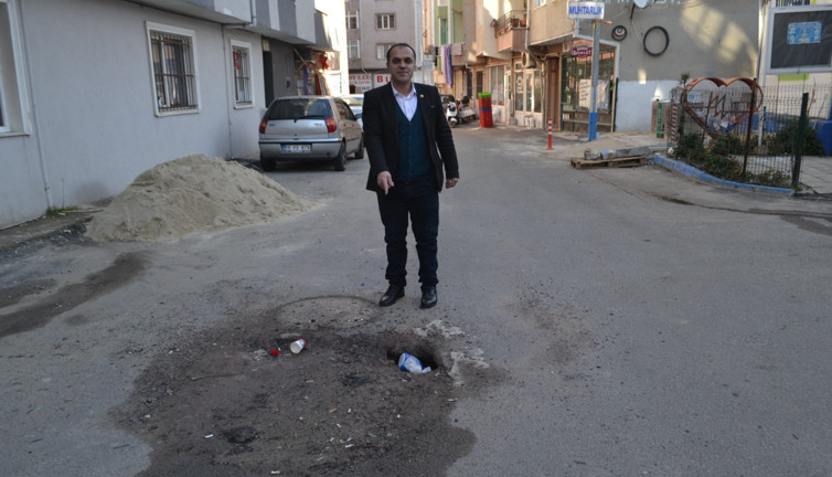 Kanalizasyon kapağı çöktü evleri fareler bastı