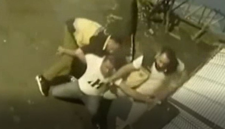 Polis erketeyle boğuştu kumarhaneyi bastı