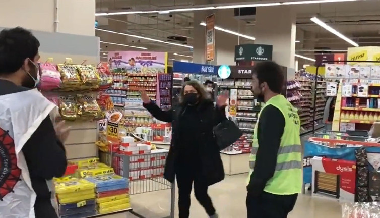 Vatandaşlar Migros boykotuna böyle destek verdi! Aldıkları ürünü bırakarak marketten çıktılar