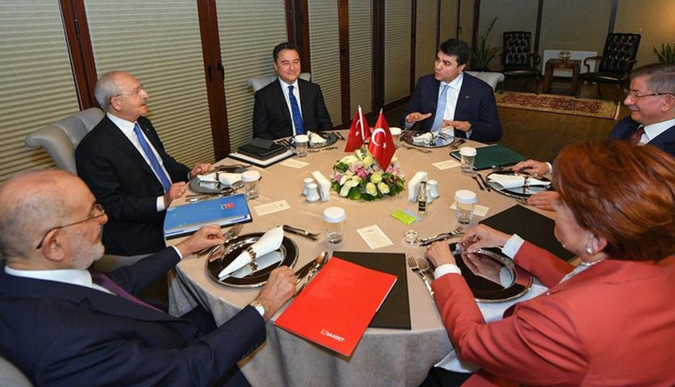 Ahmet Hakan tarihi zirveyi böyle yorumladı