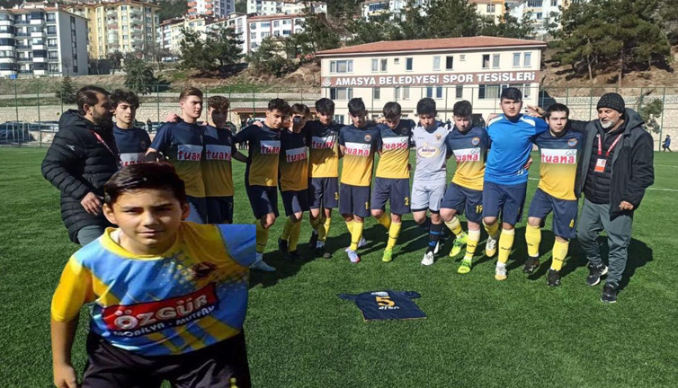 Tren kazasında ayağı kesilen Eren'e takım arkadaşlarından anlamlı destek