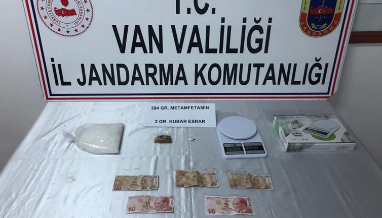 Taksideki yolcunun valizinden uyuşturucu çıktı